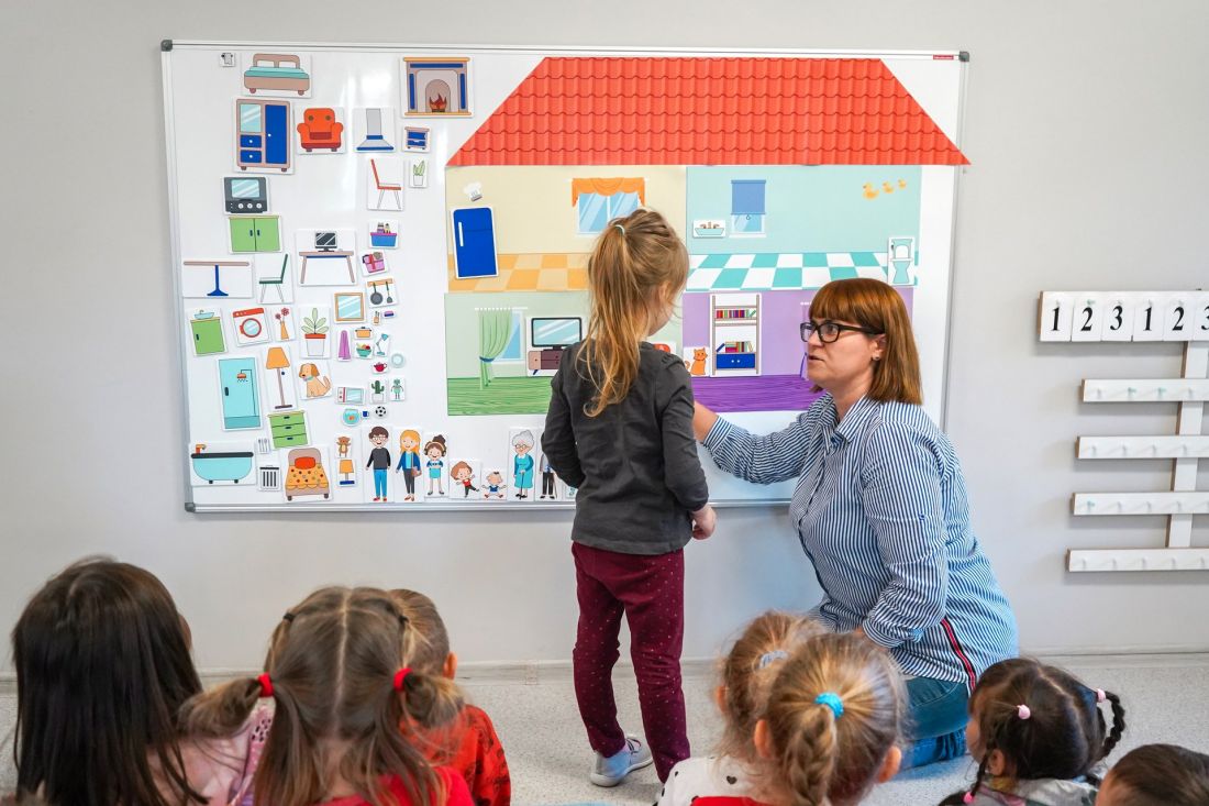 pomoc rozwijająca zakres słownictwa dzieci z Ukrainy z obszaru dom i rodzina