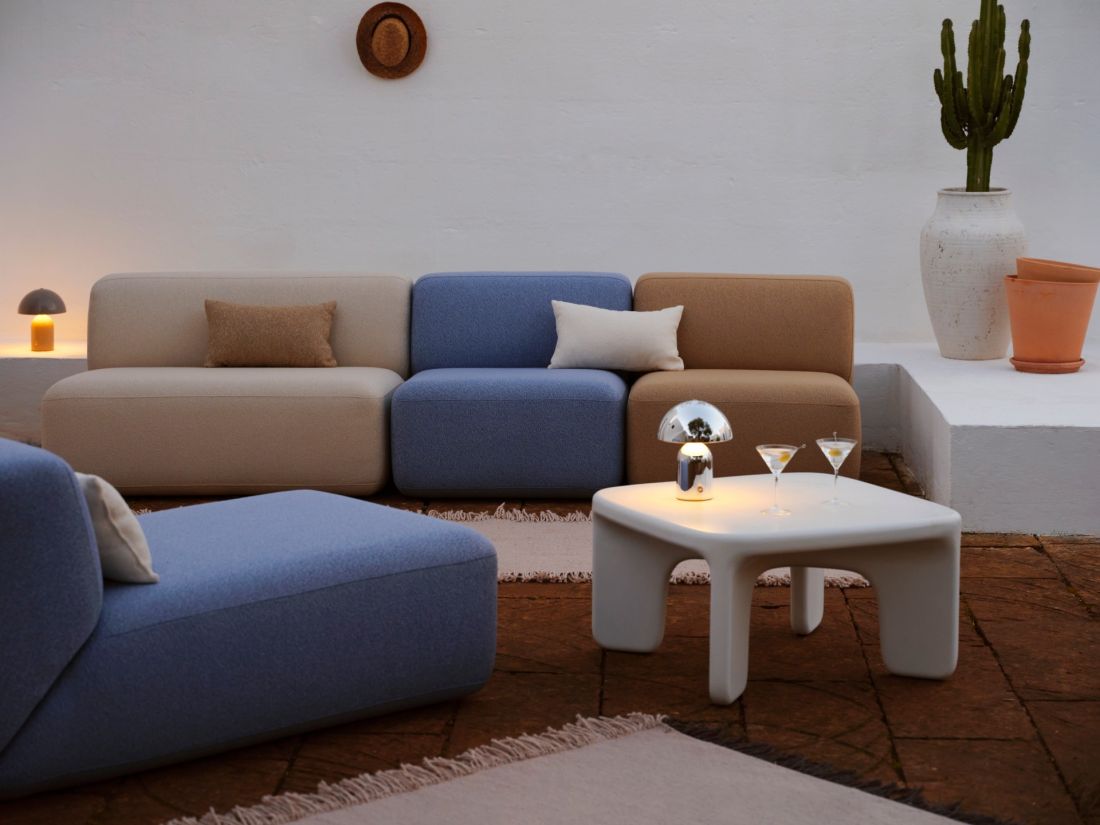 Do aranżacji w stylu Soft Mediterranean użyj modułowych mebli o zaokrąglonych formach
