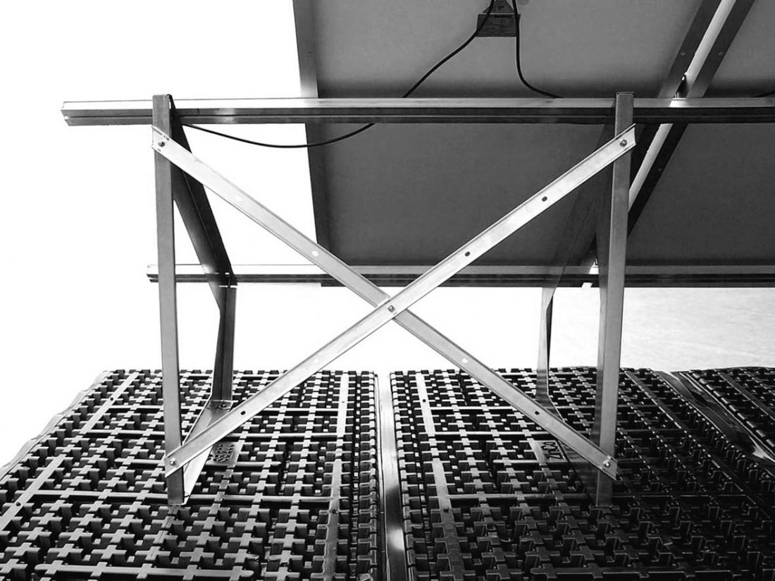 Solarbase ze stężeniami przeciwwiatrowymi