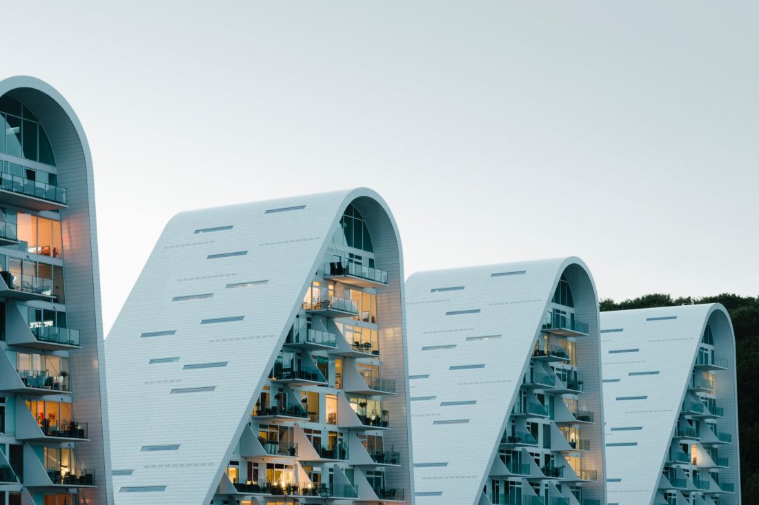 Nad fiordem w portowym Vejle wznosi się kompleks apartamentowy The Wave, dzieło duńskiej pracowni Henning Larsen