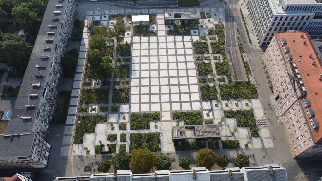Zazieleniony plac Nowy Targ we Wrocławiu