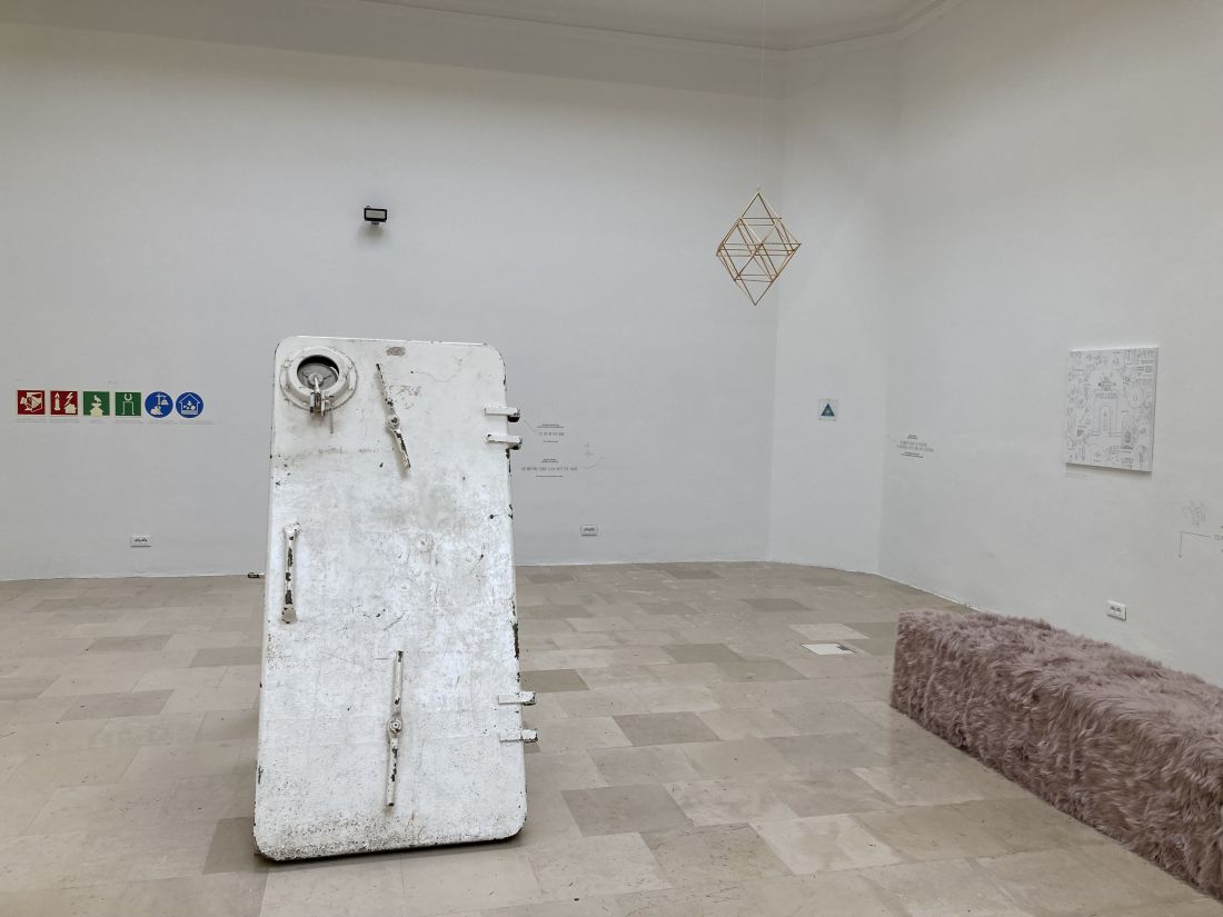 wystawa „Lary i penaty. O budowaniu poczucia bezpieczeństwa w architekturze”