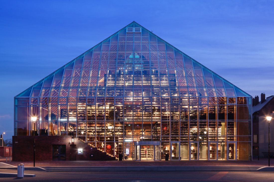 Bryła biblioteki w Spijkenisse przypomina stodołę