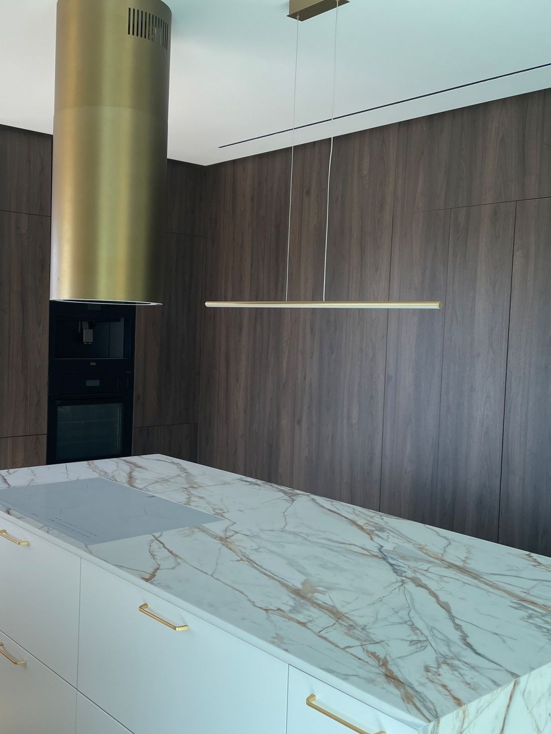 Minimalistyczna lampa LED Line