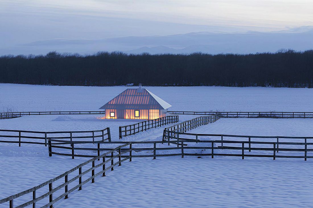 Earth Hotel - część projektu Mêmu Meadows w Taiki-cho na Hokkaido łączy tradycję budownictwa Ajnu z nowoczesnymi rozwiązaniami inżynieryjnymi