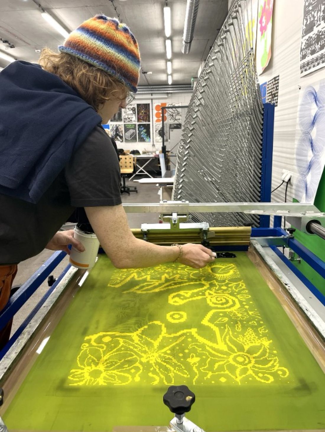 „Od porcelany do serigrafii”. Wystawa grafik studentek i studentów wzornictwa Uniwersytetu SWPS na Zamku Królewskim w Warszawie