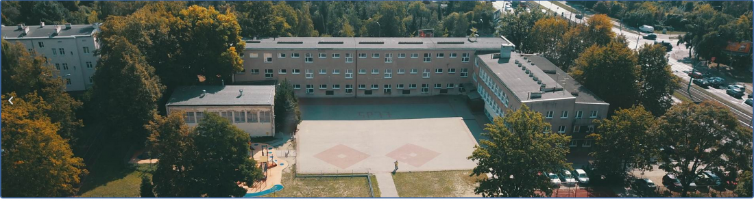 dziedziniec SP nr 77 na Łazarzu w Poznaniu