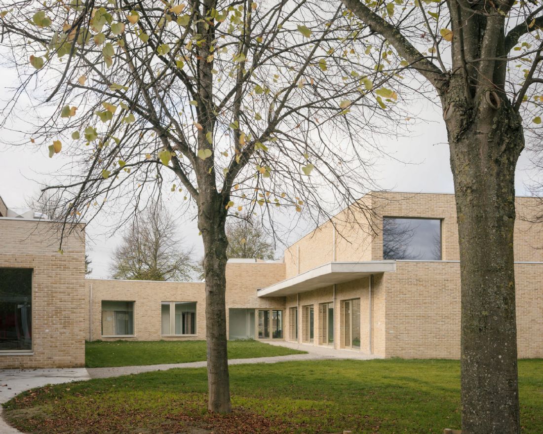 założeniem architektów było, aby budynki stanowiły tło dla zieleni