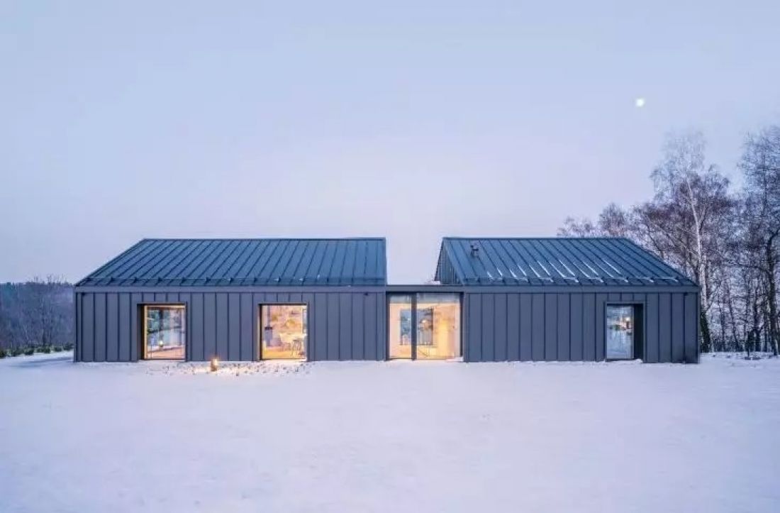  HOUSE IN THE MOUNTAINS, Polska