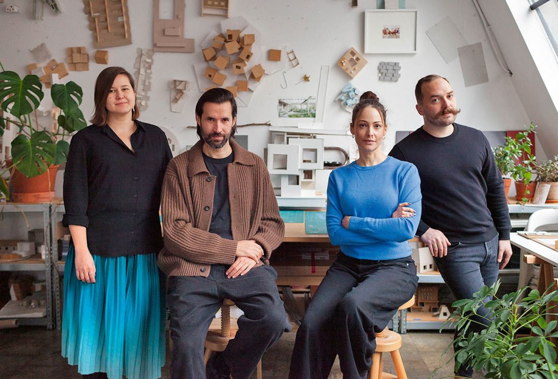 twórcy wystawy w Pawilonie Polskim na Biennale Architektury w Wenecji 2025: „Lary i penaty”