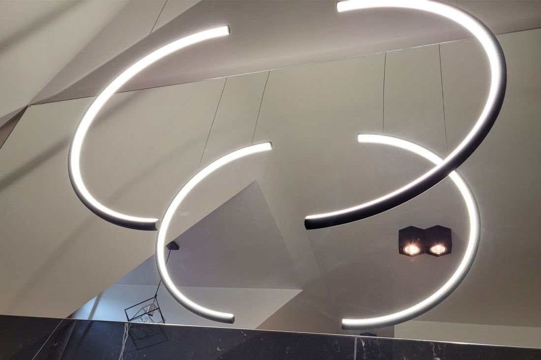 Led Moon No.2 – gra światła i formy w nowoczesnej łazience