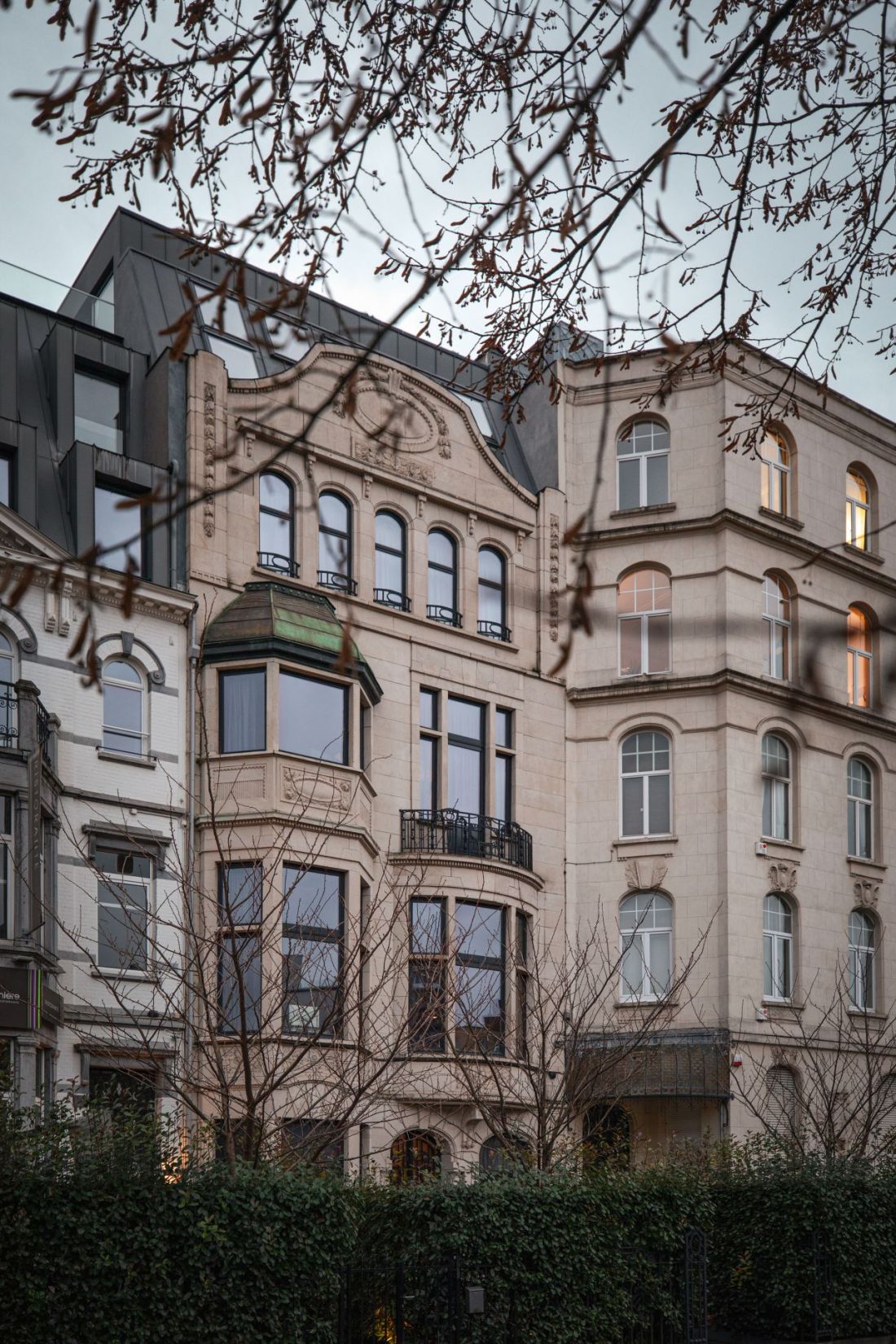 Młodzi właściciele apartamentu wybrali to miejsce z przekonania, że dobra architektura miasta zaczyna się od dobrze zaprojektowanej przestrzeni prywatnej