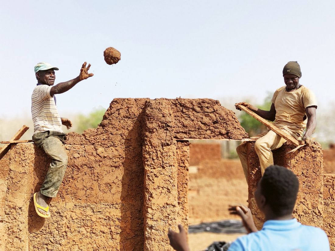 Ghana Don Bosco Earth Campus Tatale - wybór lokalnych wykonawców jest częścią projektowania zrównoważonego
