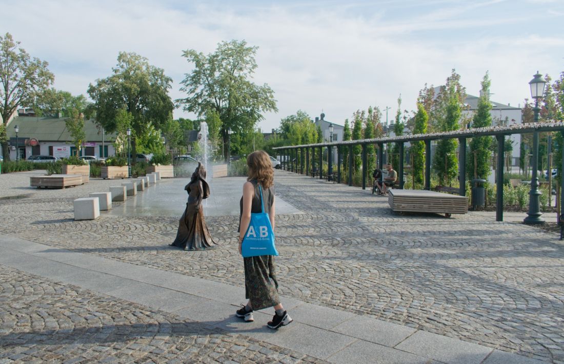 Jak wygląda Stary Rynek w Pabianicach rok po zakończeniu rewitalizacji?
