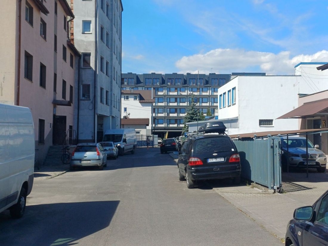 Samowola budowlana przy ulicy Centralnej 57 w Krakowie
