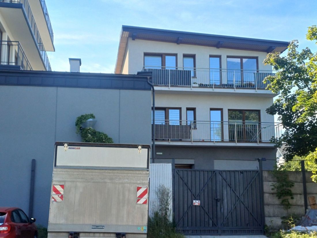 Samowola budowlana przy ulicy Centralnej 57a w Krakowie
