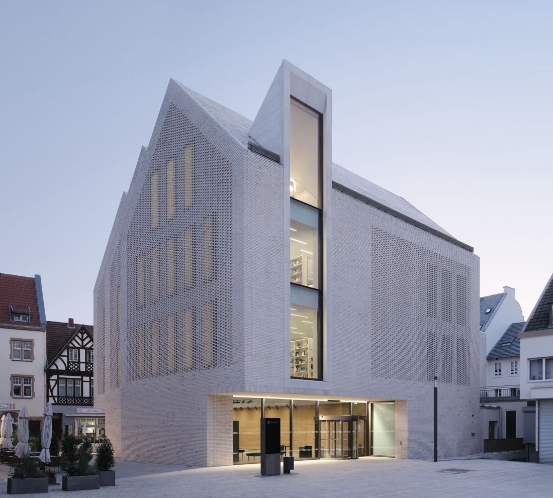 Ratusz i biblioteka w Brühl