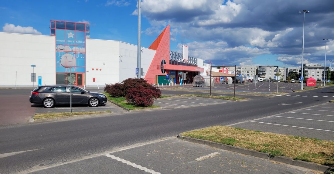 Pasaż Opieńskiego z parkingiem