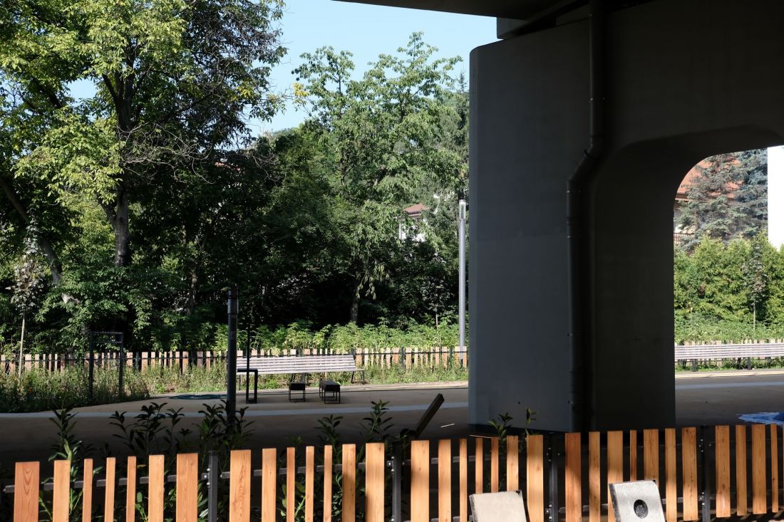 Park Kolejowy pod estakadami w Krakowie prawie gotowy