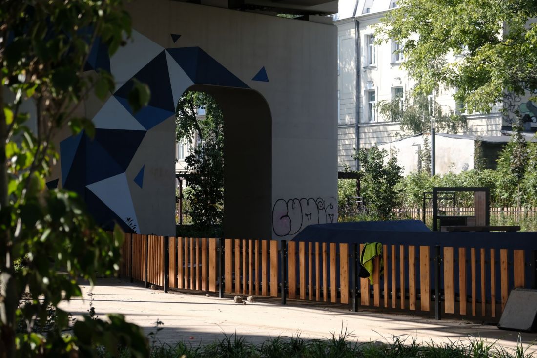 Park Kolejowy pod estakadami w Krakowie prawie gotowy