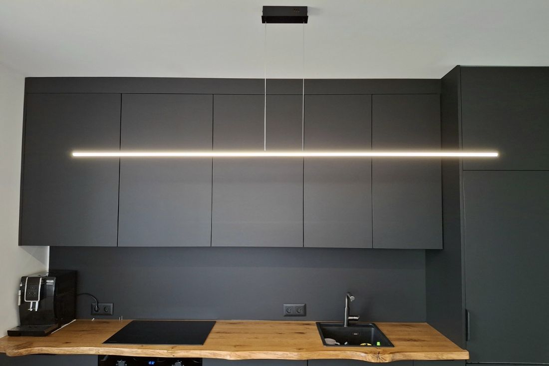 Lampa wisząca LED Line – funkcjonalne oświetlenie blatu kuchennego w stylowej aranżacji