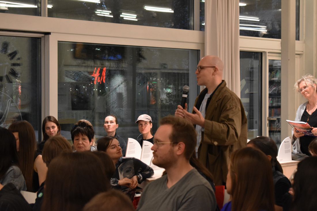uczestnicy i uczestniczki spotkania Wokół Biennale