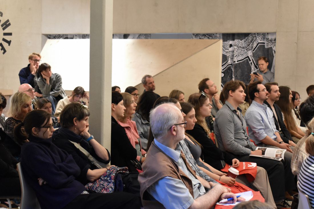 uczestnicy i uczestniczki spotkania Wokół Biennale