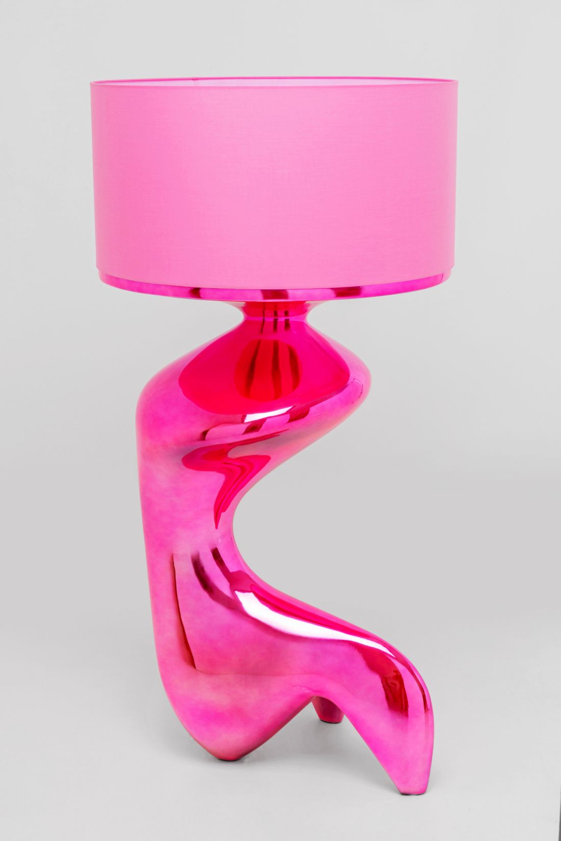Różowa lampa zaprojektowana przez Rashida 