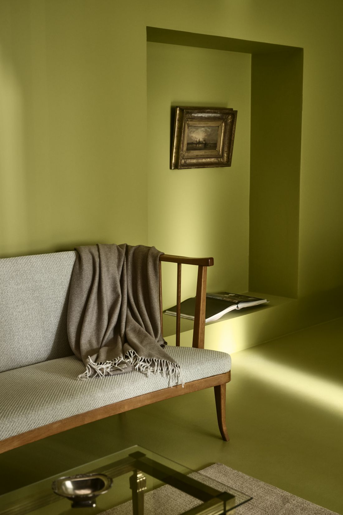 Barwa ta jest równie skuteczna w mieszkaniach, co w przestrzeniach hotelowych czy biurach - zawsze wprowadzając atmosferę harmonii i wizualnej złożoności.