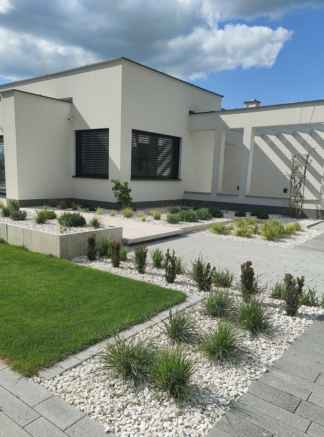 Płyty lewitujące bianco crema; Lineage granit beige