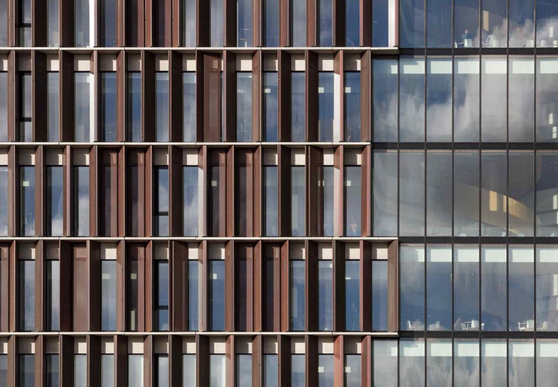 Elewacja Maersk Tower wyróżnia się miedzianymi okiennicami