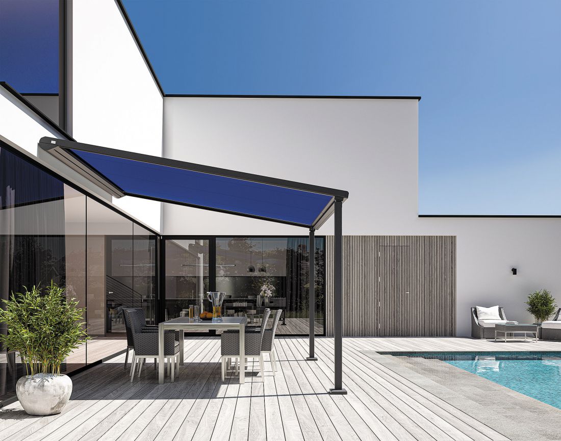 Pergola Portofino ze słupami Vario umożliwiającymi zmienne nachylenie poszycia