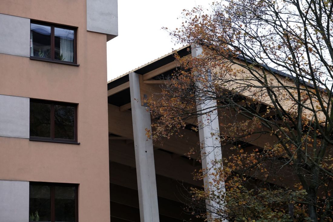 Lodowa Arena powstaje przed oknami mieszkań w bloku przy ulicy Kordylewskiego