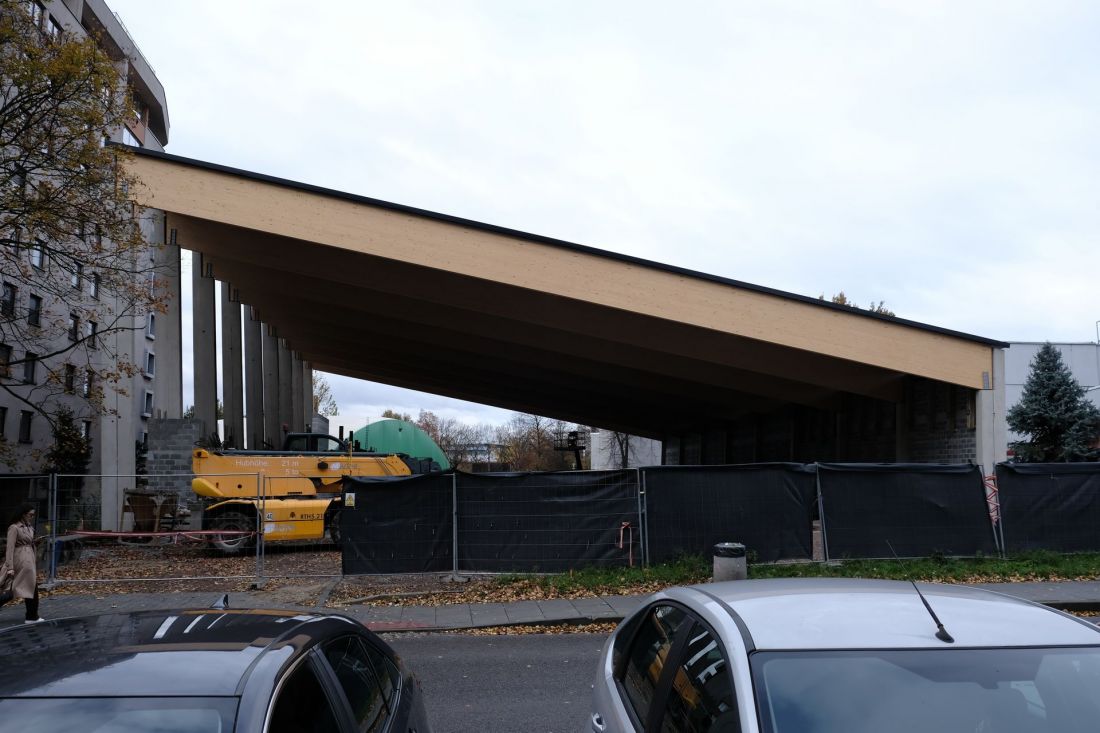 Lodowa Arena powstaje przed oknami mieszkań w bloku przy ulicy Kordylewskiego