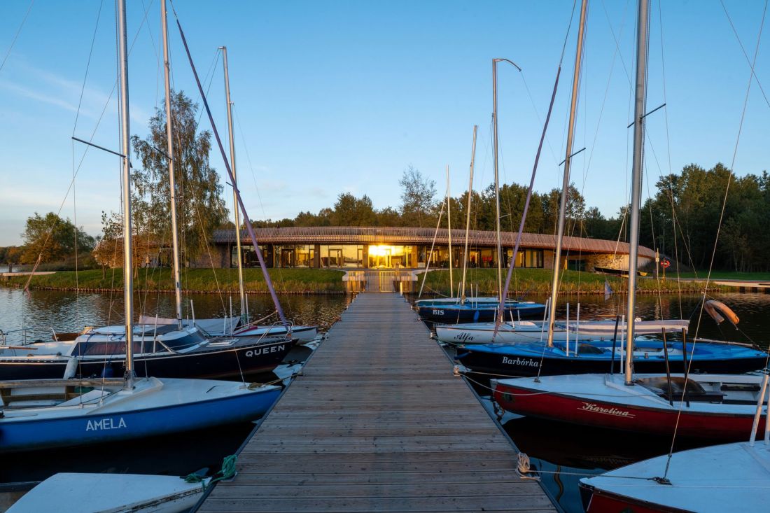 Marina - przystań żeglarska nad Jeziorem Paprocańskim w Tychach
