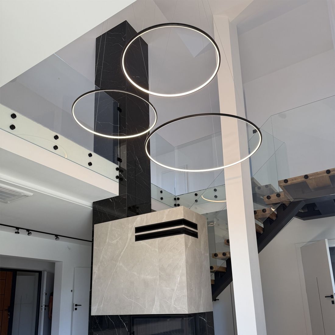 Nowoczesne ringi Led Orbit S -mimalizm i design
