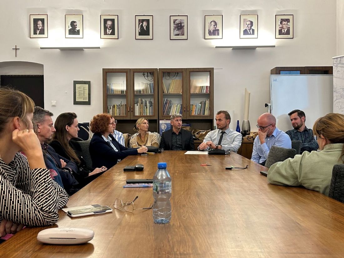 uczestnicy forum podczas dyskusji plenarnej