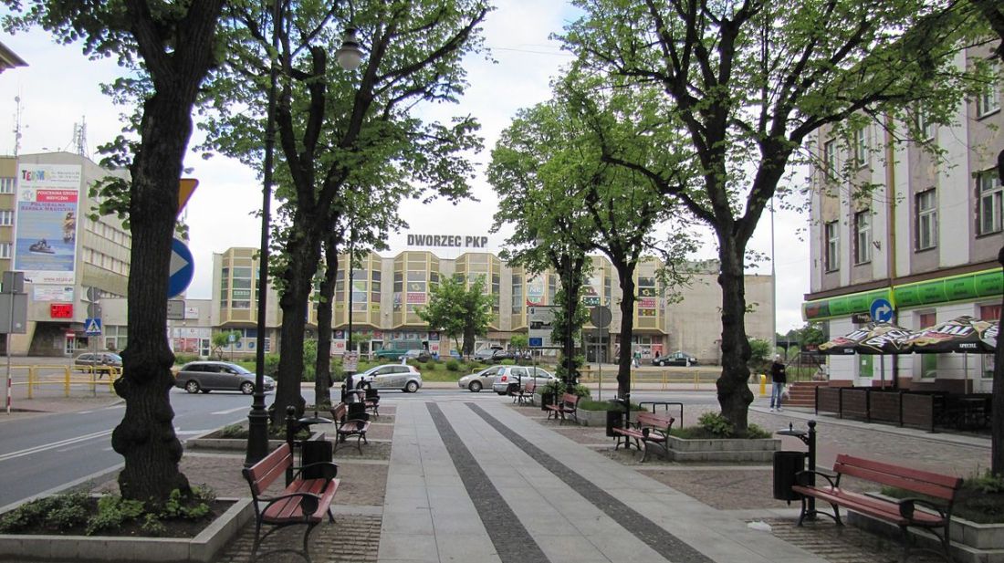 Słupsk, widok na dworzec z ul. Wojska Polskiego