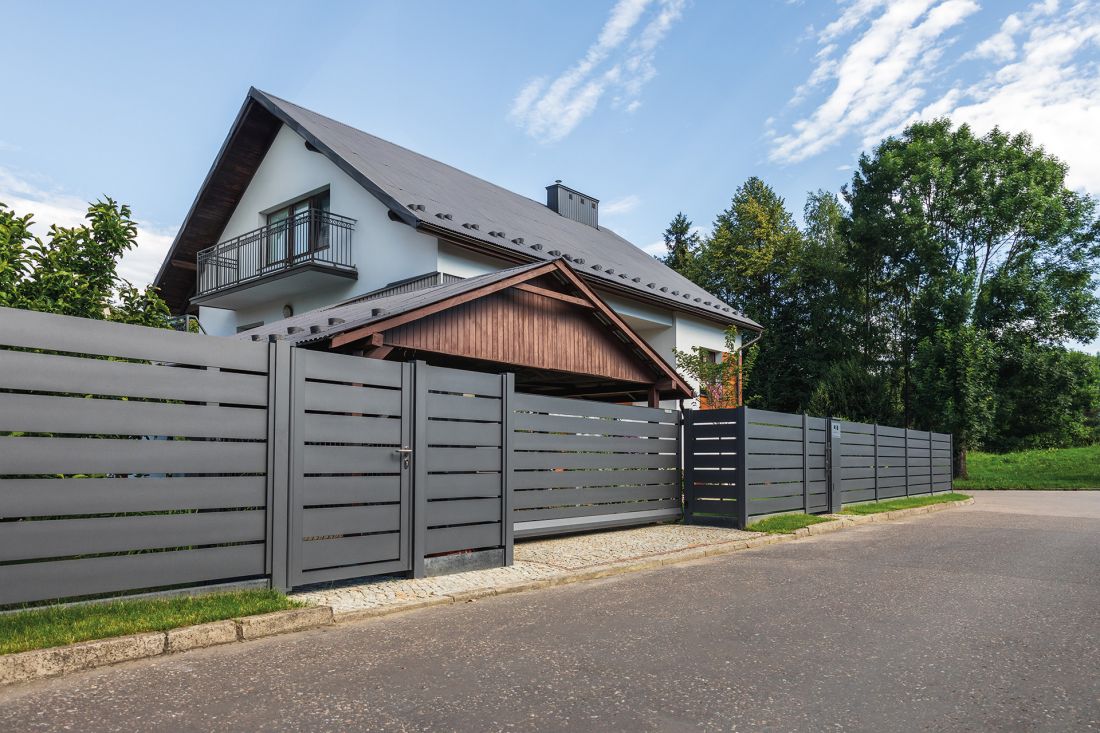 Ogrodzenie aluminiowe MODERN prezentują się elegancko z każdej strony