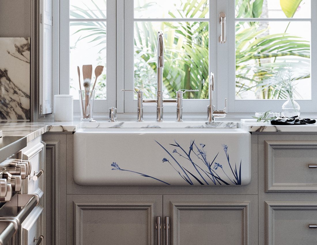SHAWS OF DARWEN Zlew ceramiczny BUTLER 800 ze zdobieniem ściany przedniej WILD GRASS BLUE. P&R Industrialny kran ARMSTRONG z wbudowanym prysznicem w wylewkę,