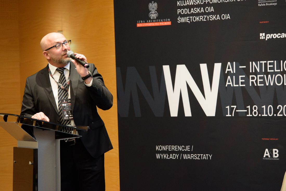 Wacław Szarejko (DSOIA) zwrócił uwagę na strukturalne problemy zawodu oraz rosnący wpływ AI na proces projektowy