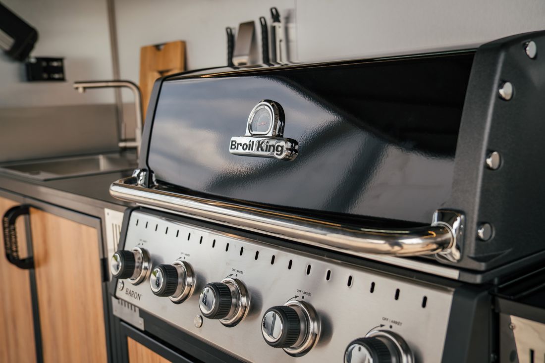  GardenBOX wyposażony w grill marki Broil King 