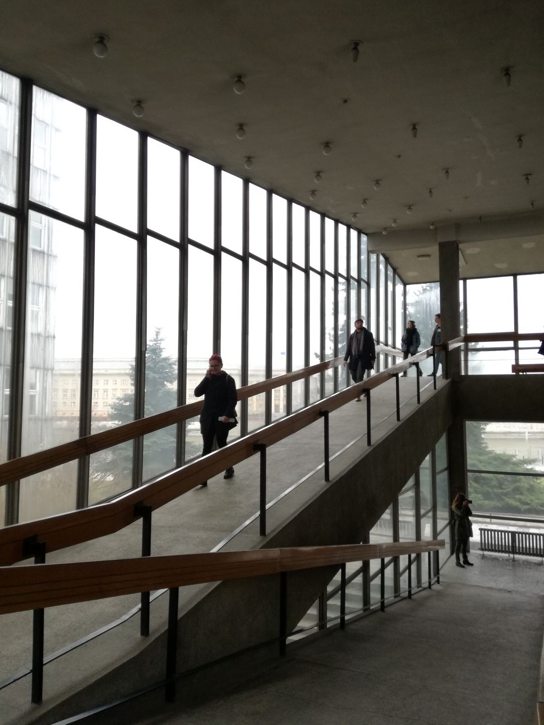 wnętrze audytorium, pochylnia