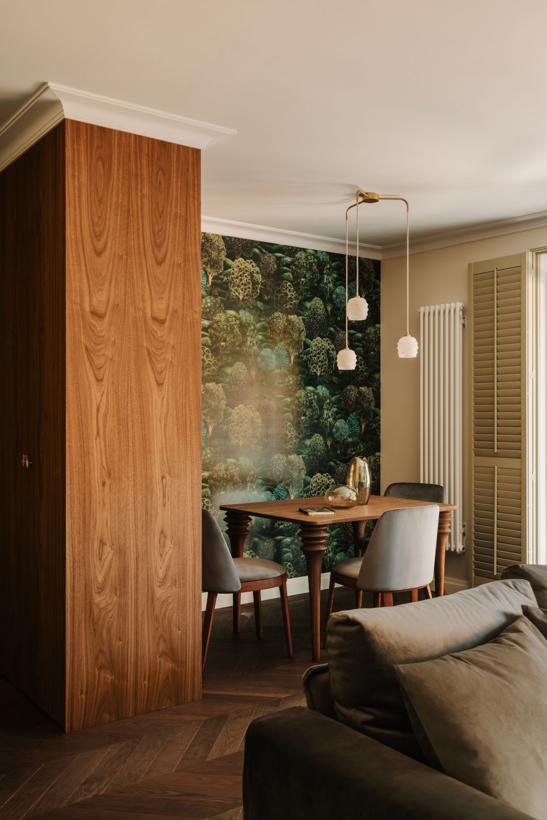 67-metrowy apartament znajduje się na parterze budynku wielorodzinnego, w zielonej i wyciszonej części południowego Wrocławia