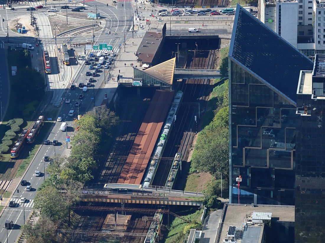 Warszawa Ochota i Plac Zawiszy, widok z tarasu na Varso Tower