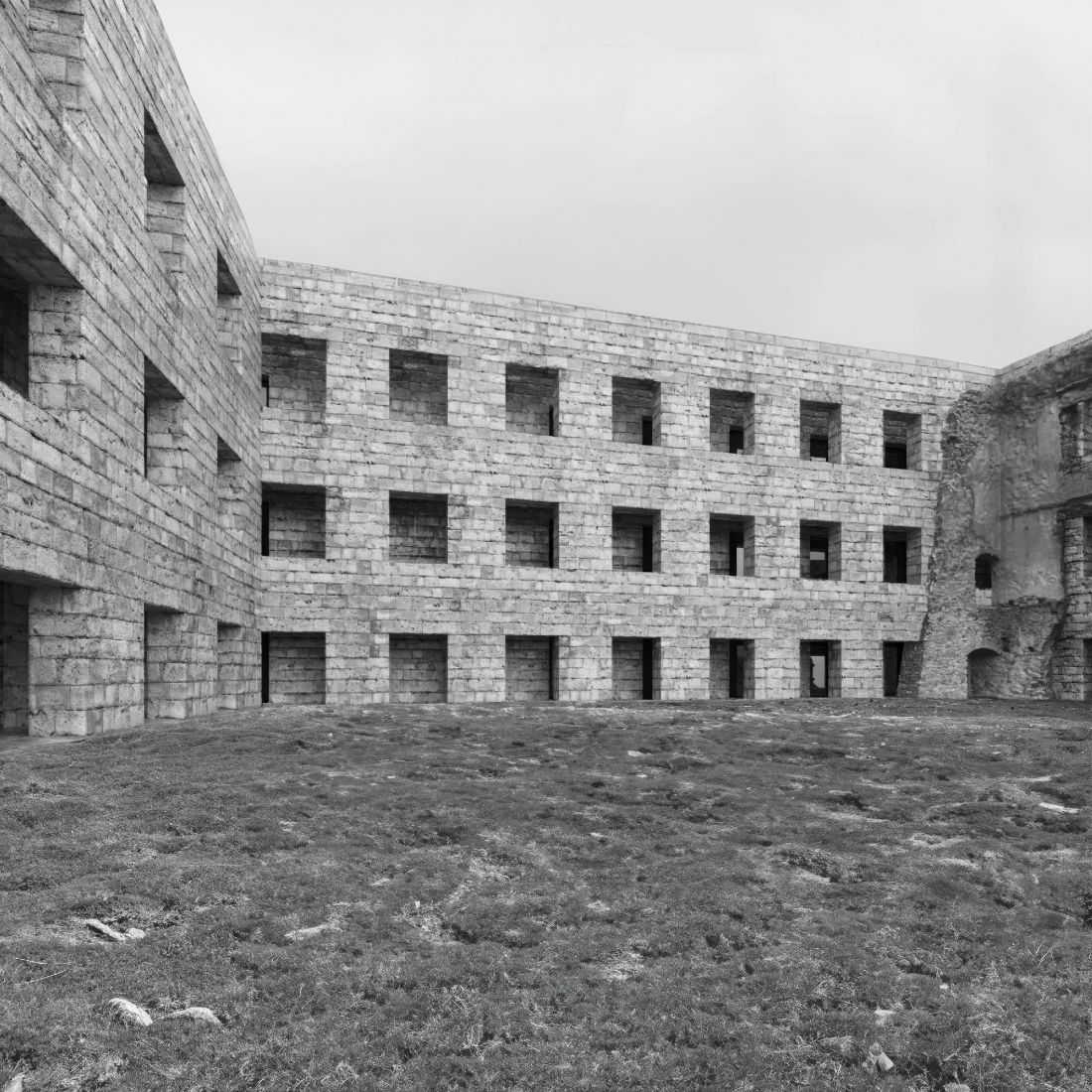 centrum psychoterapii psychoanalitycznej zlokalizowane w ruinach zamku w Bodzentynie