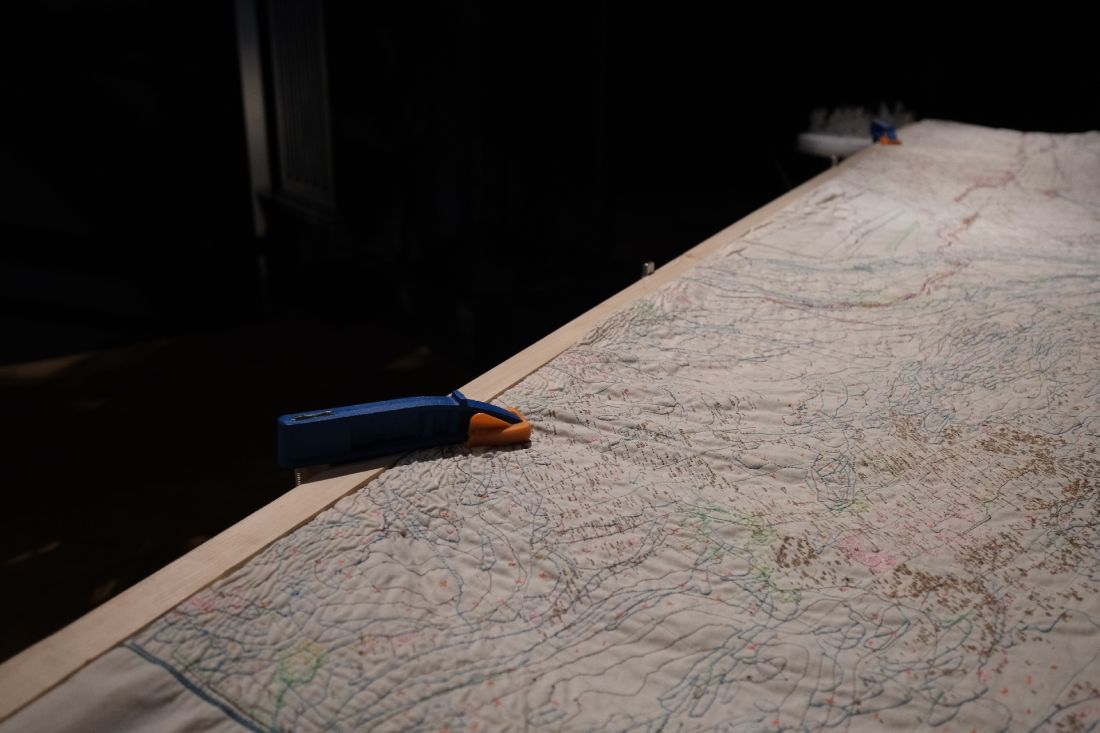 haftowana mapa pokazuje sieć rzek i kanałów, miejsca postoju oraz relacje między terytorium, wodą i zasobami
