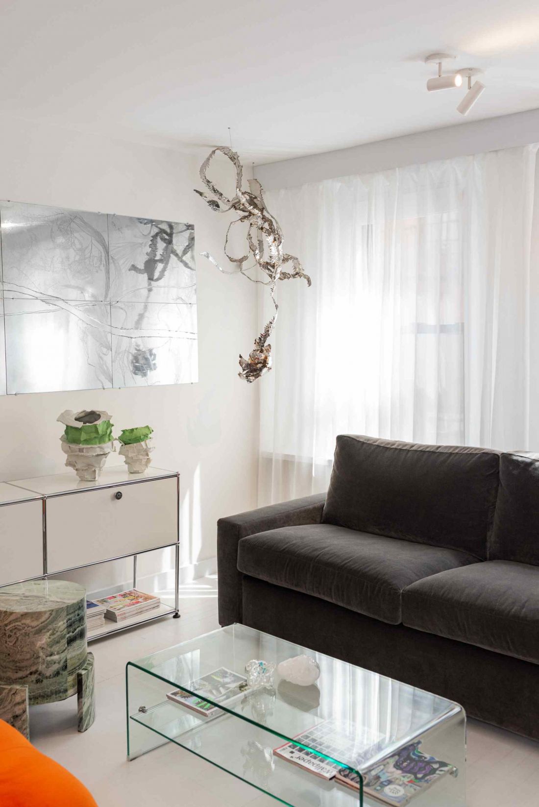 Nowojorski apartament pełni podwójną funkcję: prywatnej przestrzeni życiowej oraz kameralnego showroomu
