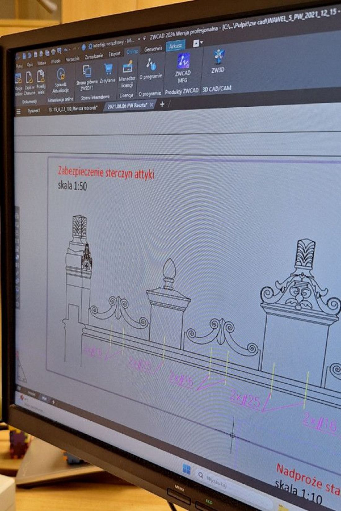 Dokumentacja techniczna w ZWCADzie przedstawiająca projekt renowacji sterczyn attyki.