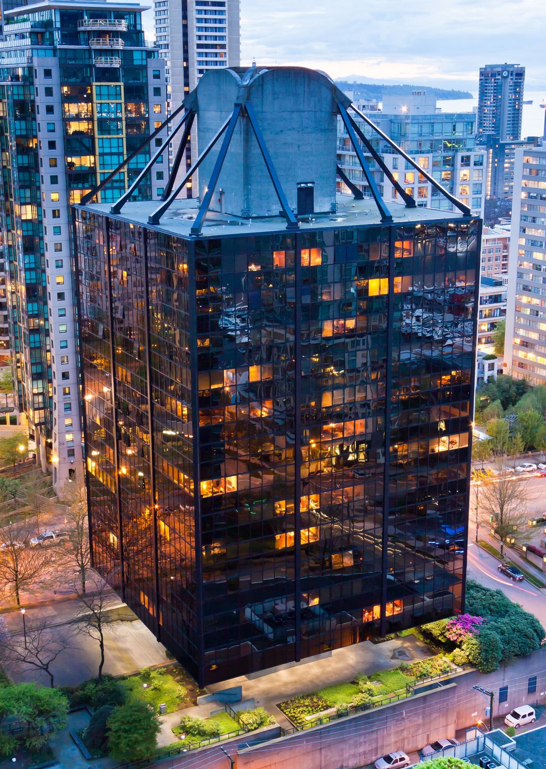 The Qube, trzonolinowiec w Vancouver, 1969, proj.: Rhone and Iredale, konstr.: Bogusław Babicki
